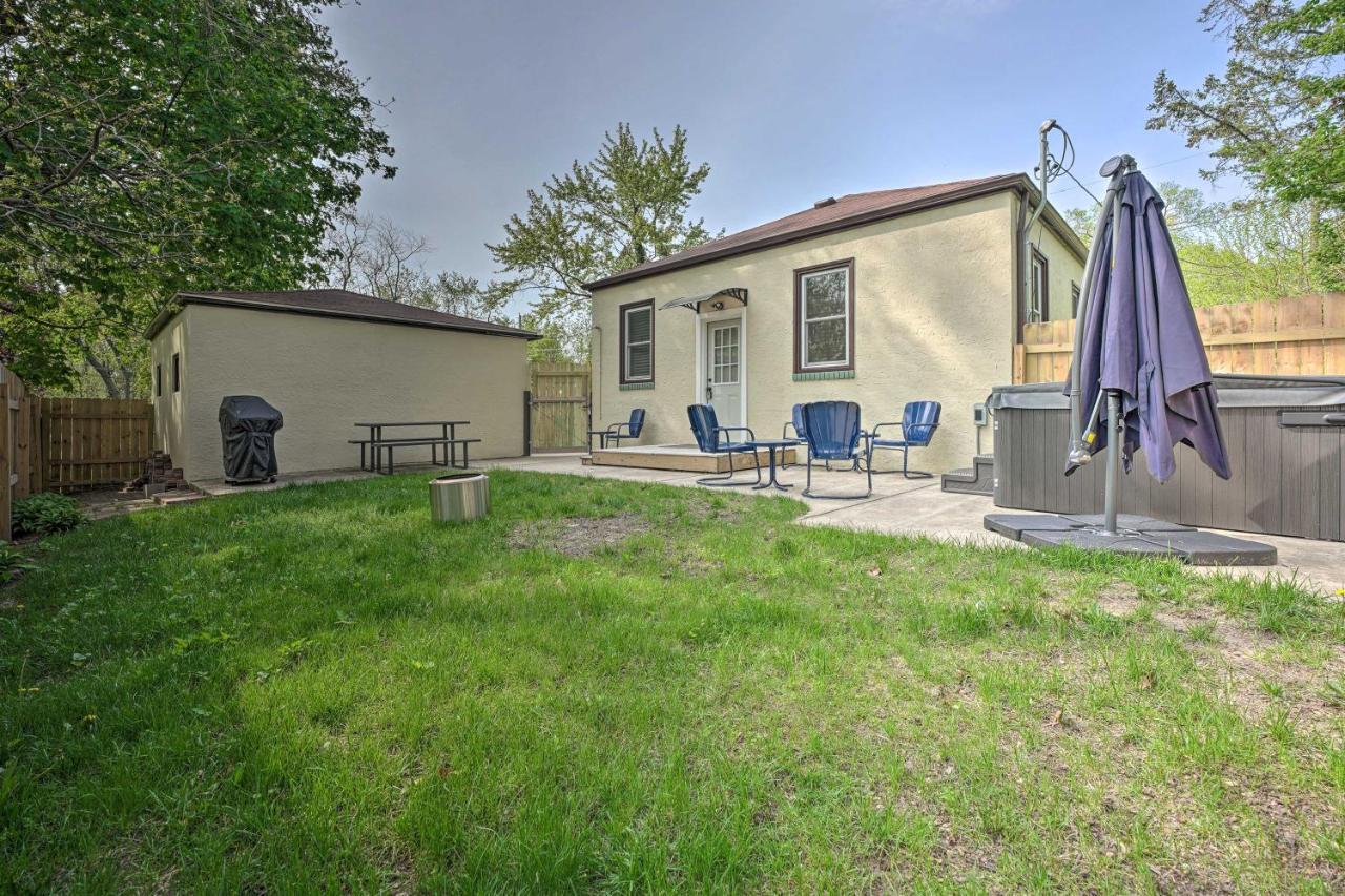 Benton Harbor Gracie Cottage With Hot Tub And Yard! المظهر الخارجي الصورة